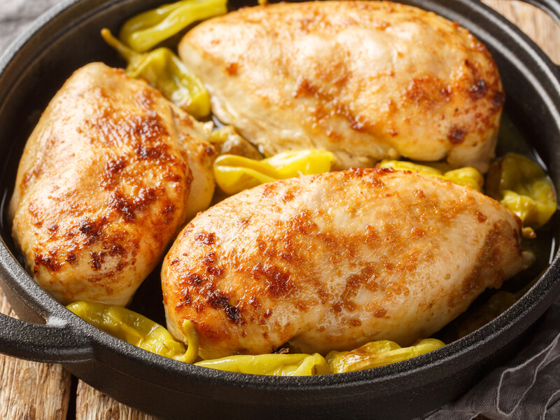 "Усередину кладу це й роблю філе соковитішим у два рази". Рецепт фаршированої курятини