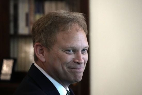 Ексміністр оборони Британії заявив, що США стають на бік Путіна