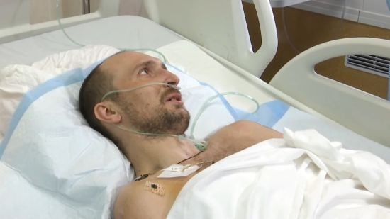 Втратив обидві ноги та руку, та лікарям вдалося повернути військового до життя: зворушлива історія бійця