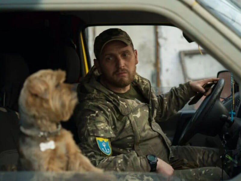 Капелан розповів, як на фронті пес дивною поведінкою змусив його зупинитися й цим урятував життя Капелан розповів, як на фронті пес дивною поведінкою змусив його зупинитися й цим урятував життя