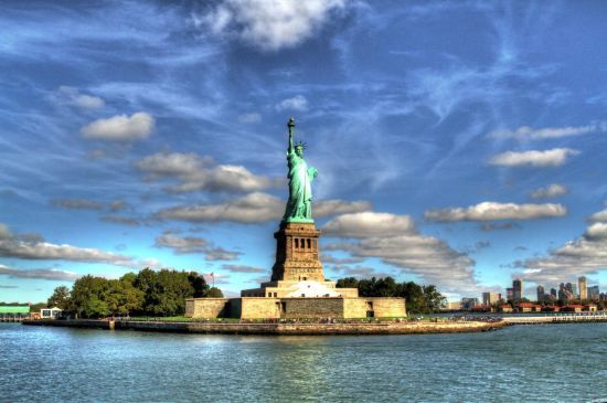 Французький політик вимагає, щоб Америка повернула Статую Свободи