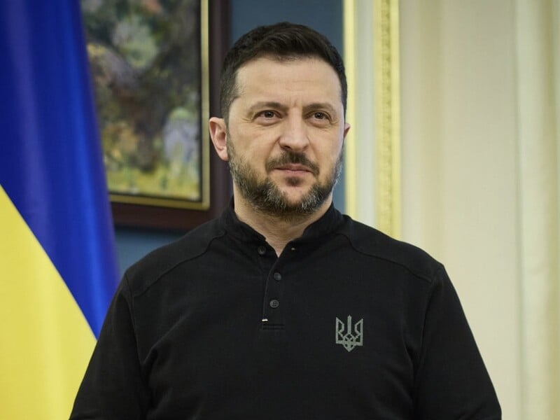 "Вибачте, що не в костюмі". Зеленський пожартував про свій одяг на врученні Шевченківської премії