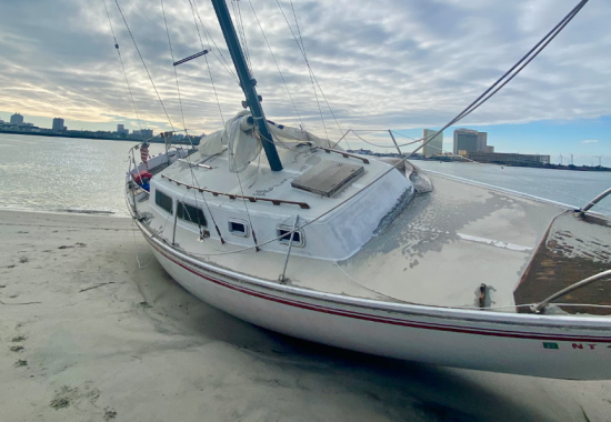 Човен, який викинуло на берег, несподівано став символом Нью-Джерсі