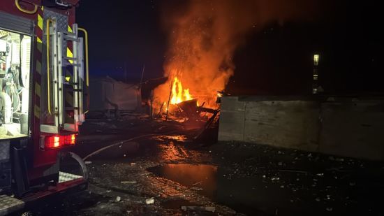 Уночі російські безпілотники атакували Охтирку: спалахнула пожежа