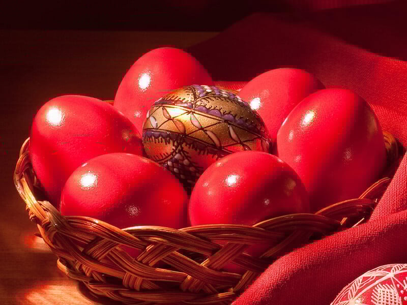 Візьміть цей овоч – і ви здивуєтеся, наскільки крашанки вийдуть насиченими й гарними. Рецепт барвника