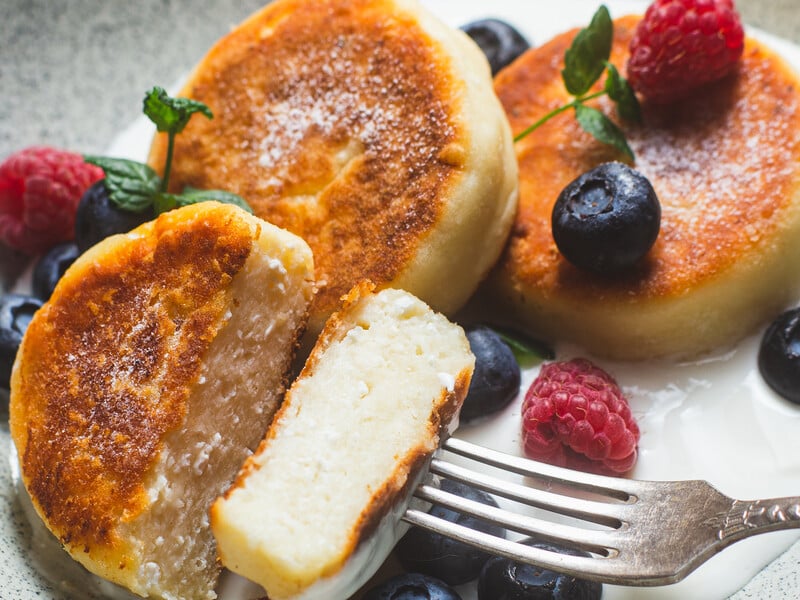 Скористайтеся цими п'ятьма порадами – і сирники вийдуть корисними. Рецепт нутриціолога