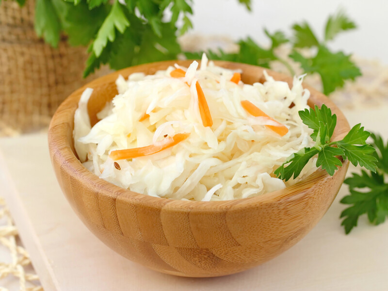 Це зберігає квашену капусту хрусткою й білою без оцту, цукру, маринаду. Рецепт із Карпат