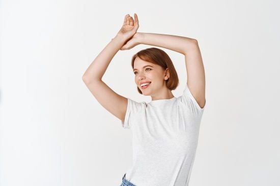 3-4 краплі на ватяний диск – і навіть у спеку під пахвами буде сухо: працює краще за дезодорант