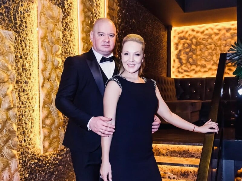 Кошовий з'явився на публіці з дружиною й 17-річною донькою. Фото