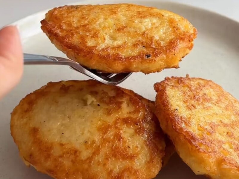 Додайте це до натертої картоплі – і вона не почорніє. Рецепт пишних і смачних дерунів