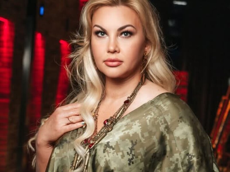 "Це 90-ті, те, що вже віджило своє". Українська візажистка розкритикувала макіяж Камалії