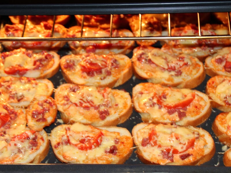 Приготуйте ці смачні гарячі бутерброди – і ви не зможете від них відірватися. Простий рецепт