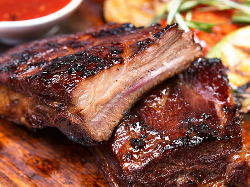 Завдяки цьому тушковані ребра вийдуть м'якими й соковитими. Рецепт ідеального м'яса