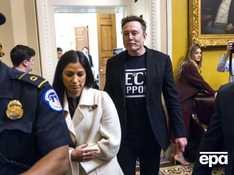 Прессекретарка Трампа ухилилася від відповіді, чому Маску можна без костюма в Білий дім, а Зеленському – ні