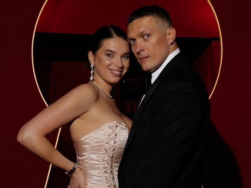 "Я – цар підкаблучників. Я – головний підкаблучник світу". Усик розповів про стосунки з дружиною