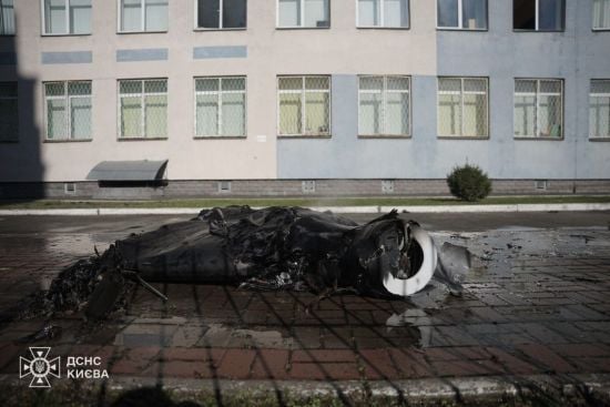 Очевидиця розповіла про влучання "Шахеда" на подвір'я київської школи