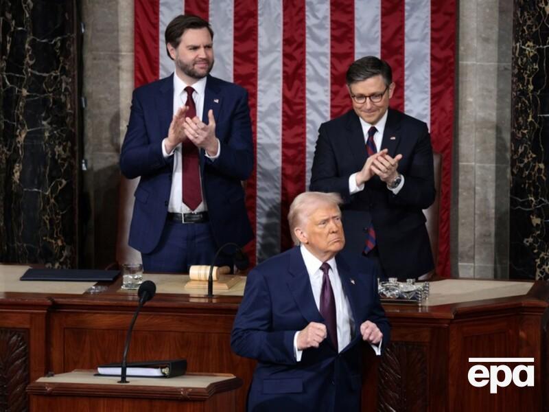 Венса жорстко висміяли за "дитячі штани", у яких він з'явився на виступі Трампа в Конгресі