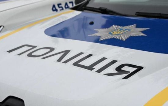 Шокуючий випадок: під Києвом підліток жорстко побив дівчину, поки інша фільмувала все на телефон