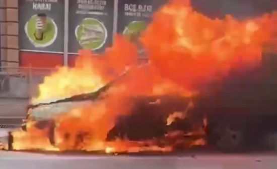 У центрі Києва зайнявся автомобіль: що відомо