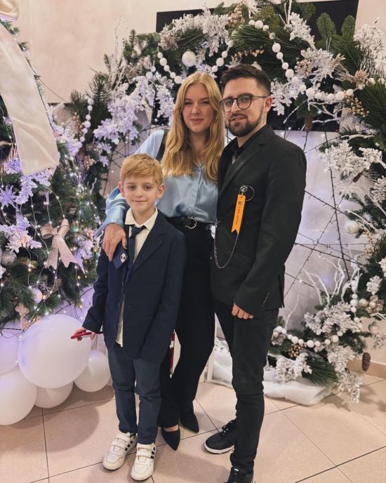 Відомий український співак показав свою дружину-красуню та розкрив її незвичне минуле