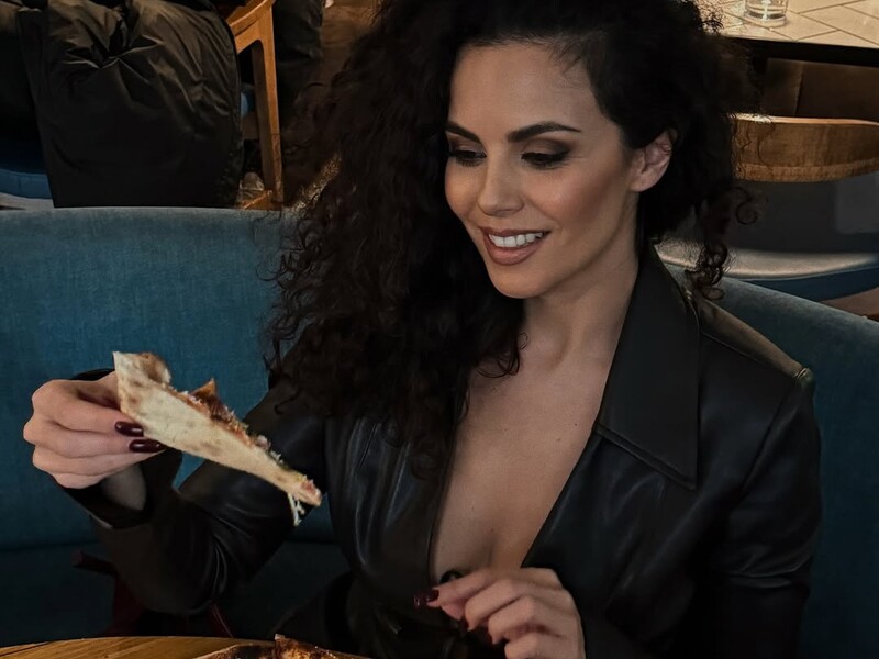 Каменських знялася босоніж і показала фігуру на повний зріст