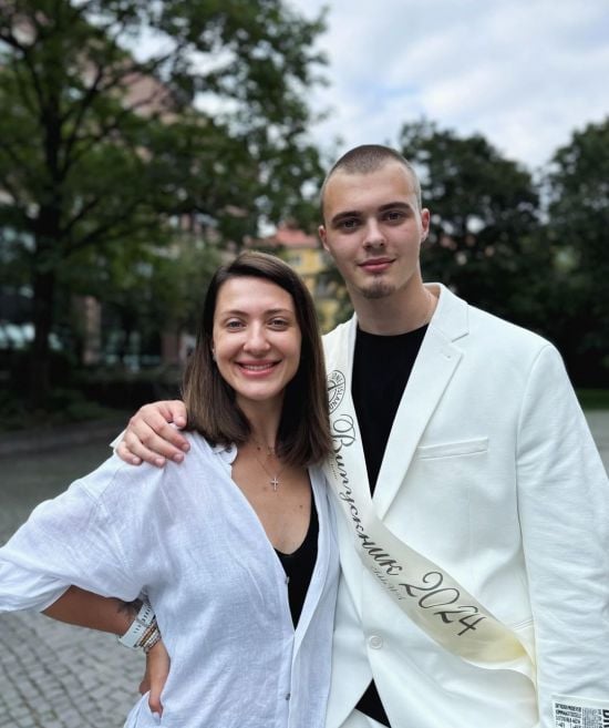 Дружина Бабкіна показала їхнього підрослого 17-річного сина та як всією родиною вони час проводять