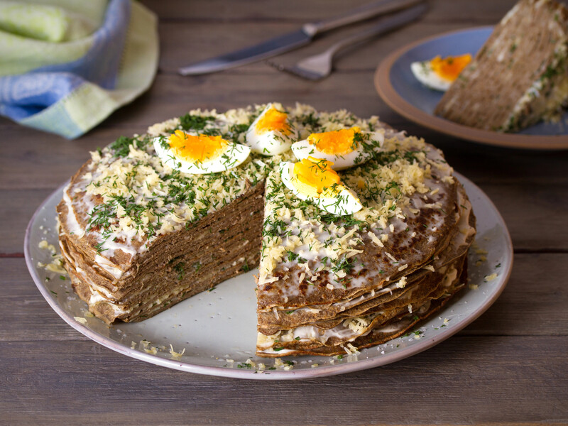 Печінковий торт із двох видів печінки – ніжний, ситний і ароматний. Гості будуть у захваті