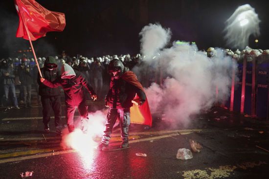 У Туреччині заарештували мера Стамбула: протести набирають обертів (фото)