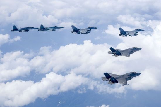 Українські F-16 не можуть змагатися з російськими Су-35 – Ігнат назвав причину