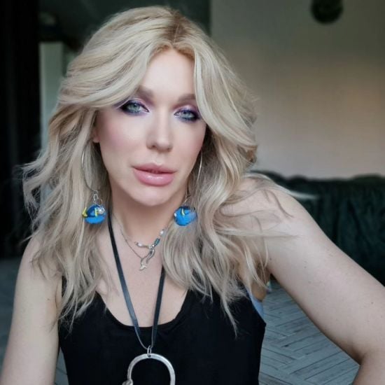 Травесті-діва Монро виїхала за кордон з чоловічими документами і пояснила, як її випустили