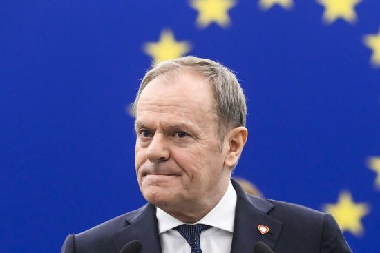 Туск повідомив, чи зупинилася допомога Україні від США через хаб у Польщі