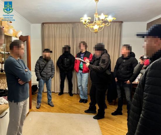 Шахраї ошукали українців на 1,6 млн грн, видаючи себе за благодійний фонд