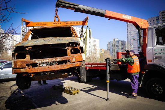 У Києві евакуюють "покинуті" автівки з вулиць