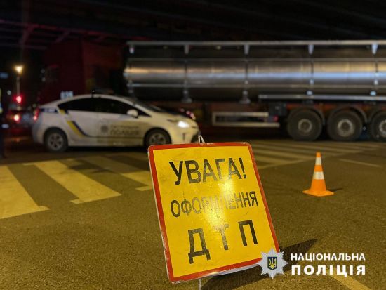 В Одесі фура на смерть переїхала жінку