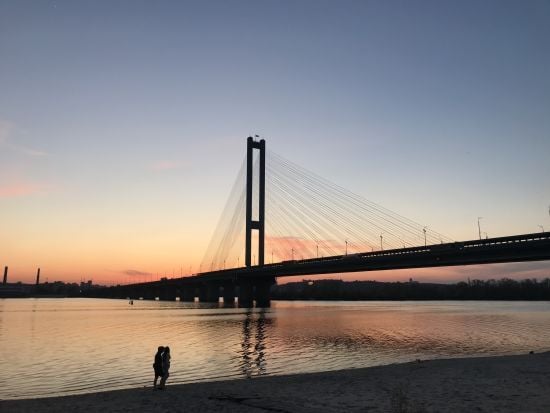 В Києві обмежать рух через один з мостів: де чекати затори (мапа)