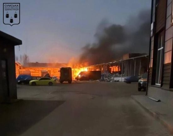 У Сумах російський дрон влучив по інфраструктурі міста