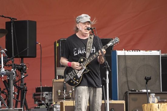 Легендарний Ніл Янг передумав їхати до України з концертом і зробив заяву про Зеленського