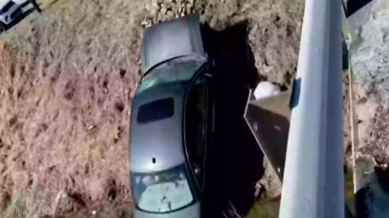 Водійка на 6 днів застрягла у розбитій машині після ДТП: як вона вижила (фото)