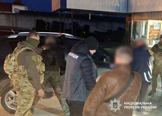 Продавали авто, ввезених як гумдопомога: поліція викрила злочинну схему (фото)