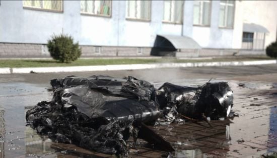 У Києві на території школи впали уламки ворожого безпілотника: з'явилися перші подробиці У Києві на території школи впали уламки ворожого безпілотника: з'явилися перші подробиці