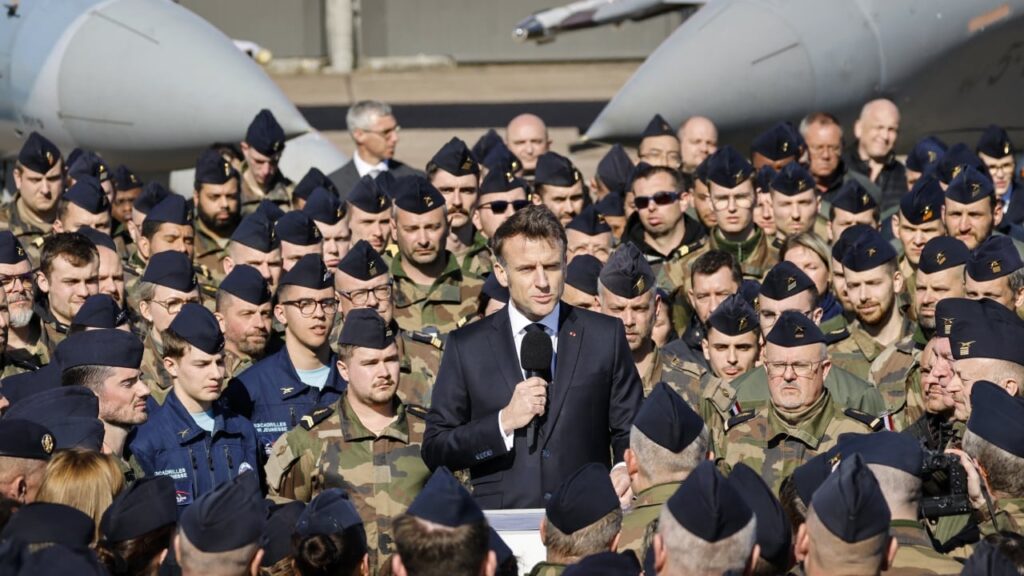 Макрон анонсував розміщення ескадрилей Rafale з ядерними ракетами на одній з авіабаз Франції Макрон анонсував розміщення ескадрилей Rafale з ядерними ракетами на одній з авіабаз Франції