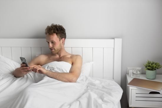 Працівника звільнили через жарти у робочих чатах: що він писав