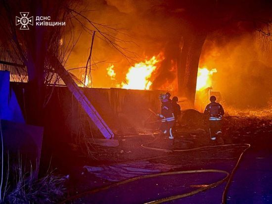 Пошкоджені будинки та травмовані люди: наслідки ворожої атаки дронами на Київщину (фото)