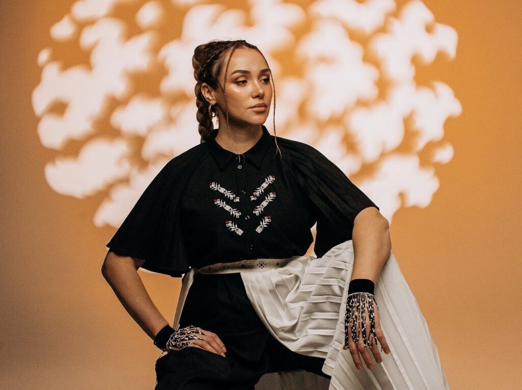 Слова козака, голос доньки: SANNA випустила пісню “Ліщина” Слова козака, голос доньки: SANNA випустила пісню “Ліщина”