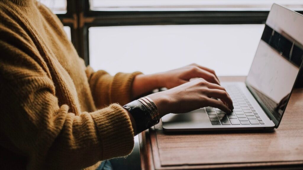 Окупанти вдарили з РСЗВ Ураган по Купʼянську: є поранені