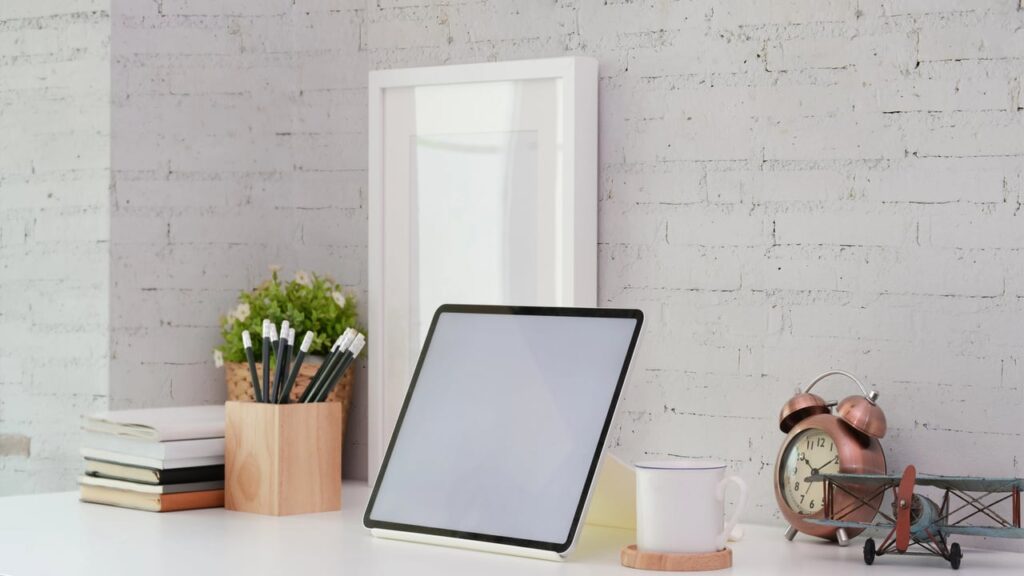 Робочі дні у квітні 2025 року: скільки працюватимуть та відпочиватимуть українці