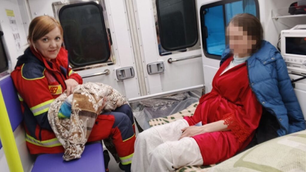 На Закарпатті медики врятували вагітних: дві народжували вдома, третій загрожували стрімкі пологи