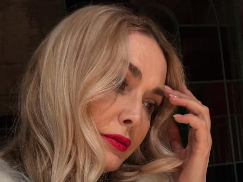 "Був жах". Ольга Сумська після вистави в Кам'янському потрапила під обстріли. Відео