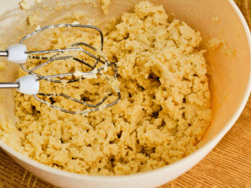 "Це сирне тісто набагато краще за бездріжджове листкове". Легкий рецепт основи для будь-якої випічки