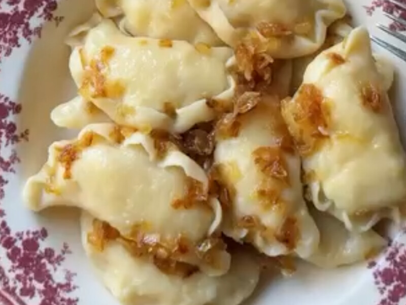 Замісіть тісто за цим ідеальним рецептом – і вареники вийдуть м'якими й еластичними